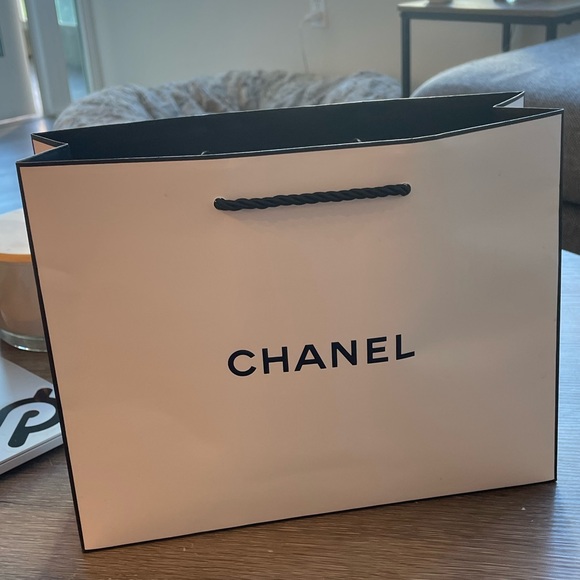 Accessories - Chanel shopping bag